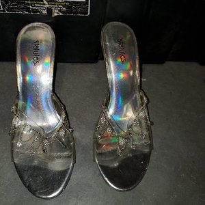 Statutes heels